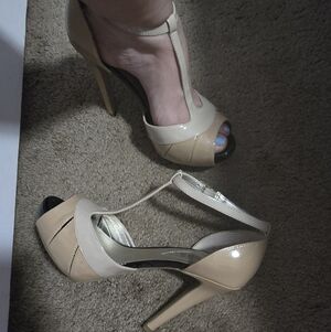 Well Loved Guess Nude Stilletos T-strap 7M